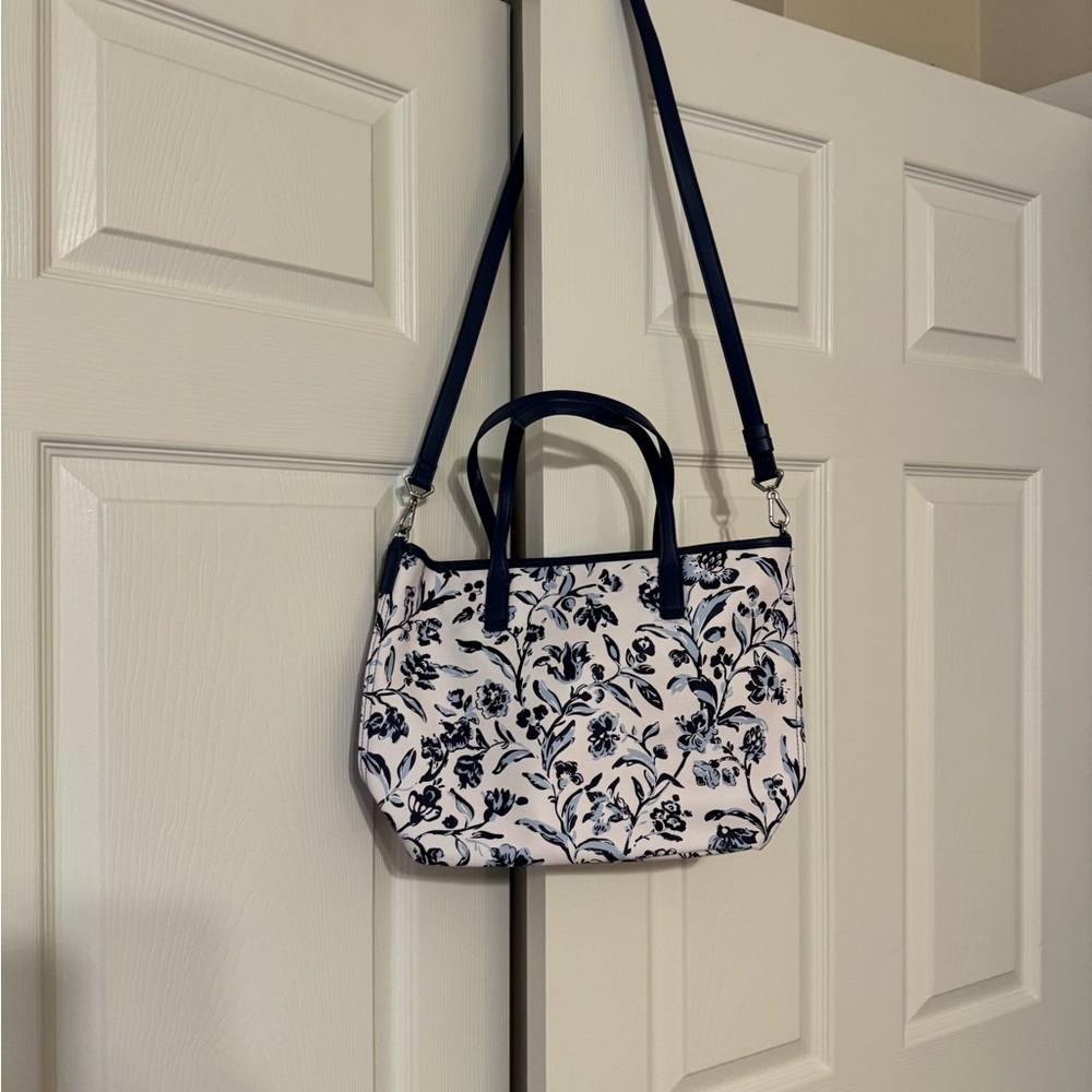 Vera Bradley "Perennially Cream" Pattern Blue Floral Purse - Picture 3 of 13
